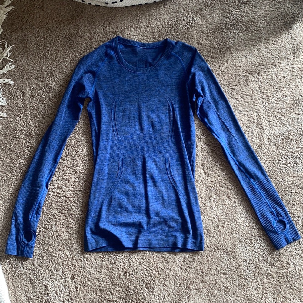 Long sleeve Lululemon workout top.